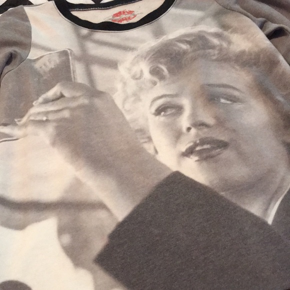 Marilyn Monroe Long Sleeve Shirt Size L - Picture 2 of 5